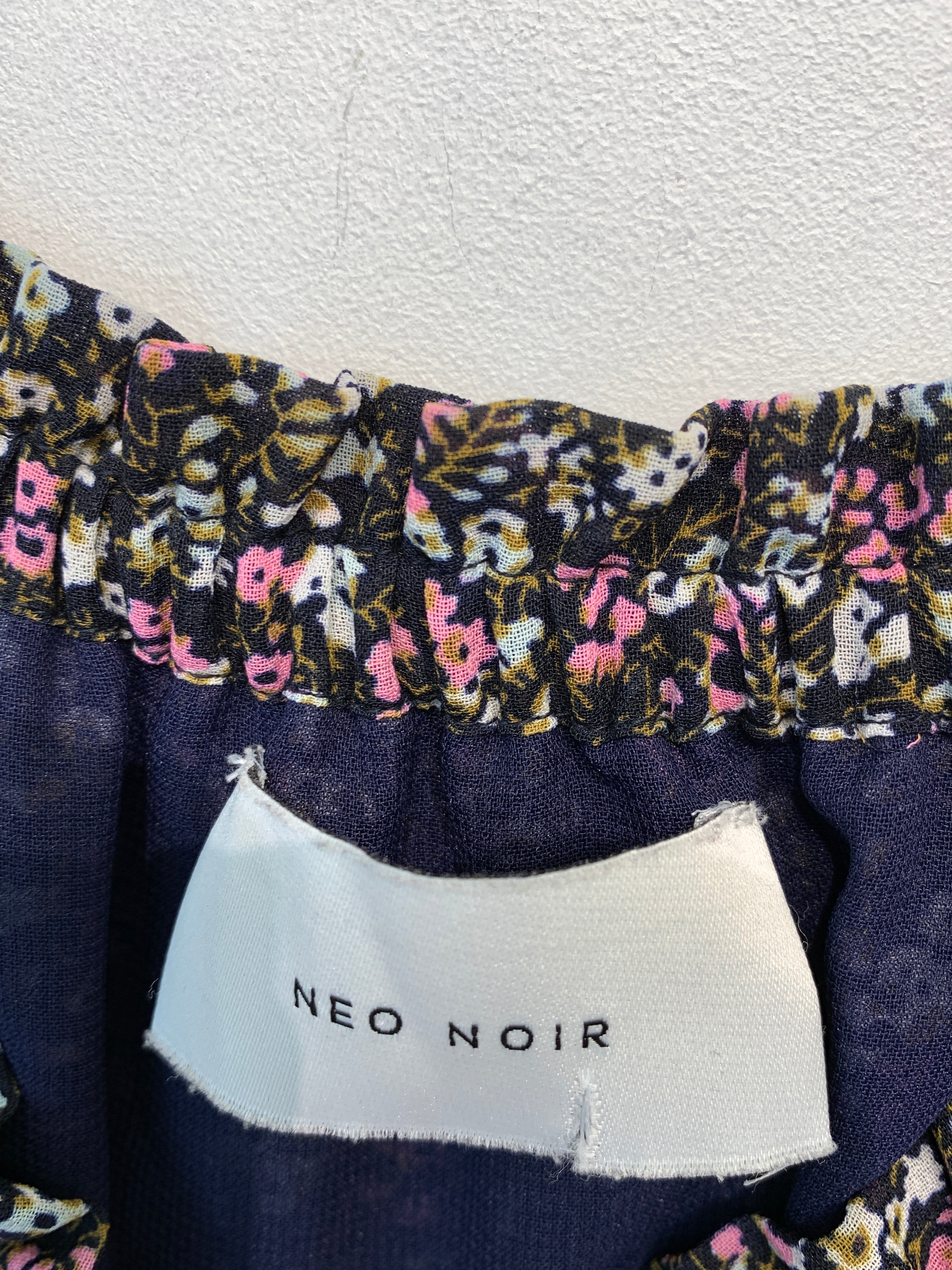 Neo Noir Bluse